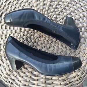 MUNRO Shoes cap toe Women’s 6 M blue black toe RUBBER BOTTOM SHOCK ABSORBING`